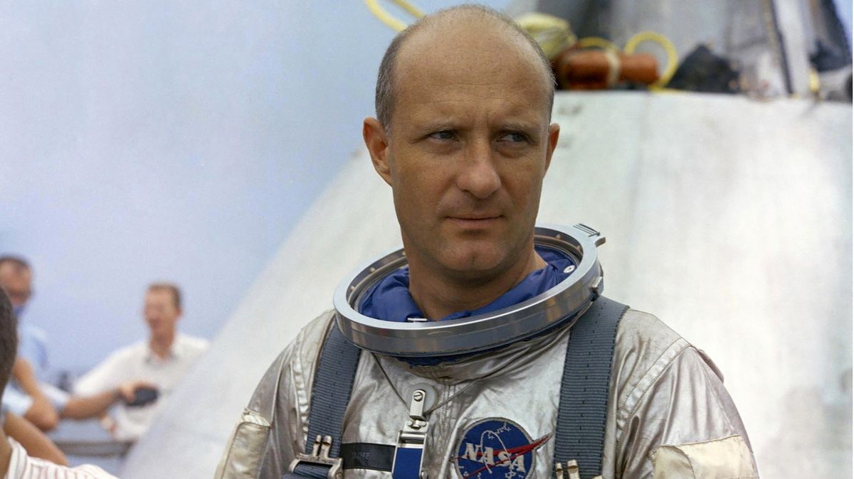Ve věku 93 let zemřel astronaut Thomas Stafford, známý vesmírným podáním rukou